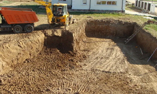 Рытье котлованов под фундамент в Кисловодске – цена от 2599 руб. за м3 | 2Землекопа-Ксл
